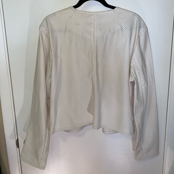 White Jacket | Robert Rodriguez - Picture 5 of 12